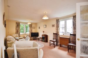 LIVING ROOM- click for photo gallery